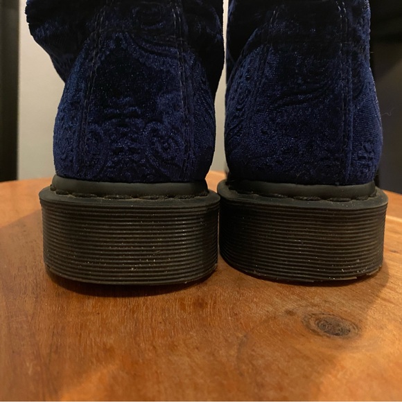 Dr Doc Martens Embossed Blue Velvet Boots 1460 Brocade GUC W9 - Picture 11 of 15